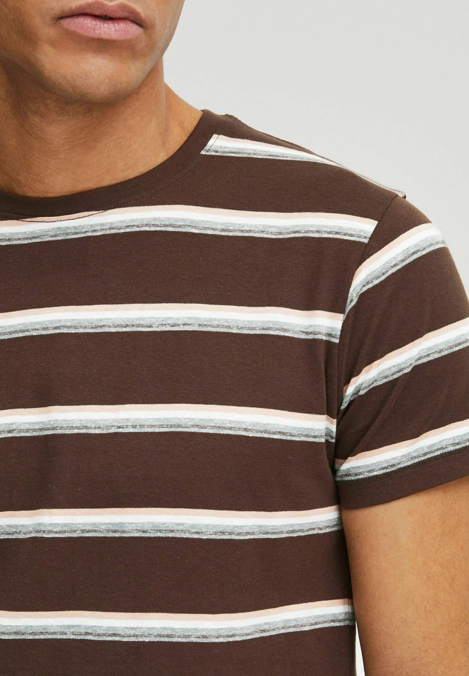 Indicode Jeans T-Shirt Print - Coffee Bean 4 Indicode Jeans T-Shirt Print - Coffee Bean - Image 4